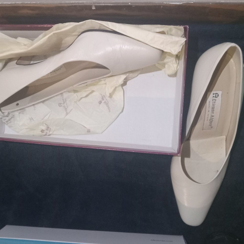 Second hand shoes
